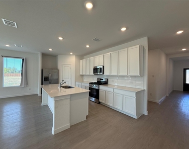 3025 Timber Ridge Drive - Photo Thumbnail 4