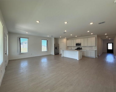 3025 Timber Ridge Drive - Photo Thumbnail 7