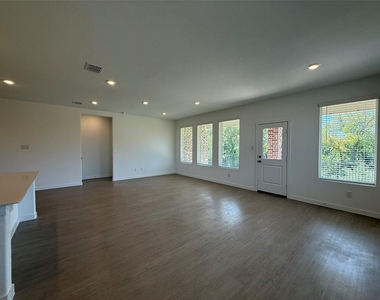 3025 Timber Ridge Drive - Photo Thumbnail 8