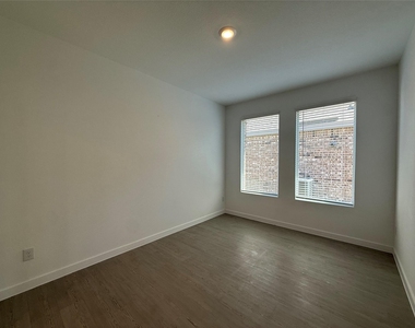 3025 Timber Ridge Drive - Photo Thumbnail 13