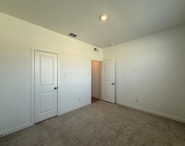 3025 Timber Ridge Drive - Photo Thumbnail 10