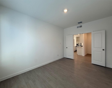 3025 Timber Ridge Drive - Photo Thumbnail 14