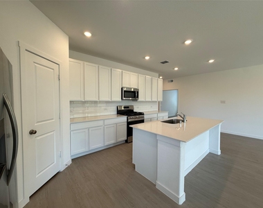 3025 Timber Ridge Drive - Photo Thumbnail 6