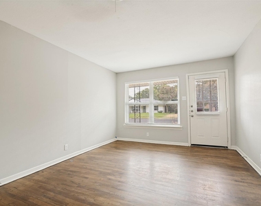 7315 Rutgers Drive - Photo Thumbnail 6