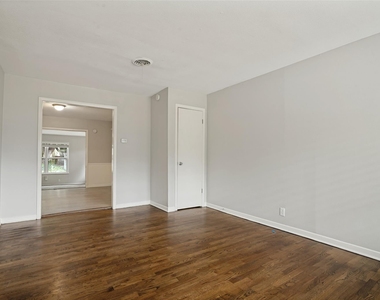 7315 Rutgers Drive - Photo Thumbnail 8