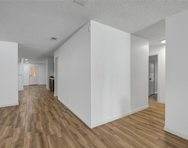 5132 Bedfordshire Drive - Photo Thumbnail 15