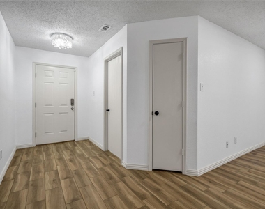 5132 Bedfordshire Drive - Photo Thumbnail 20