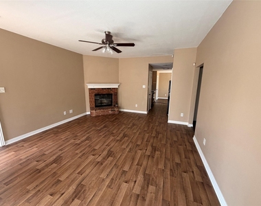 10504 Aransas Drive - Photo Thumbnail 5