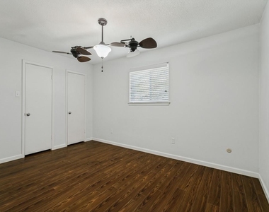 2305 Harvard Drive - Photo Thumbnail 9