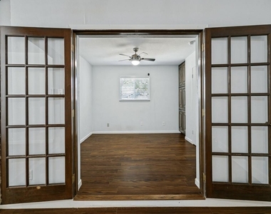 2305 Harvard Drive - Photo Thumbnail 4
