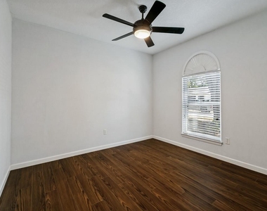 2305 Harvard Drive - Photo Thumbnail 12