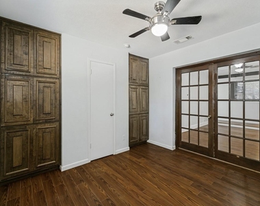 2305 Harvard Drive - Photo Thumbnail 5