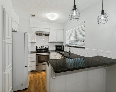2305 Harvard Drive - Photo Thumbnail 6
