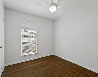2305 Harvard Drive - Photo Thumbnail 13