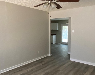 7120 Waycrest Drive - Photo Thumbnail 3