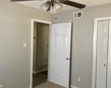7120 Waycrest Drive - Photo Thumbnail 10