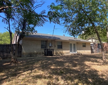 7120 Waycrest Drive - Photo Thumbnail 15