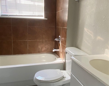 7120 Waycrest Drive - Photo Thumbnail 13