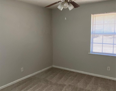 7120 Waycrest Drive - Photo Thumbnail 11