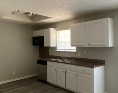 7120 Waycrest Drive - Photo Thumbnail 5