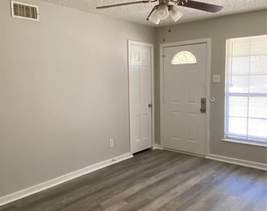 7120 Waycrest Drive - Photo Thumbnail 2