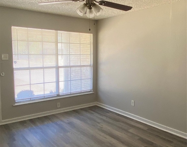 7120 Waycrest Drive - Photo Thumbnail 4
