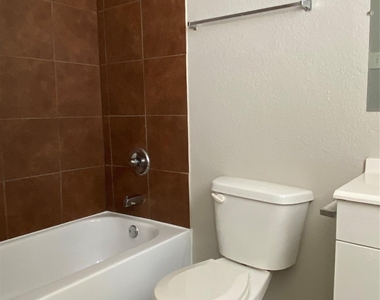 7120 Waycrest Drive - Photo Thumbnail 14
