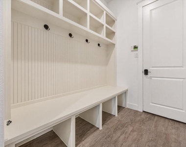 12905 Yale Court - Photo Thumbnail 13