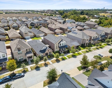 12905 Yale Court - Photo Thumbnail 4