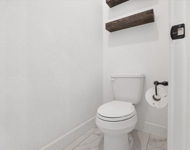 12905 Yale Court - Photo Thumbnail 14