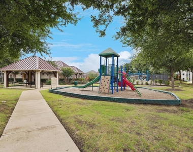 10237 Red Bluff Lane - Photo Thumbnail 4