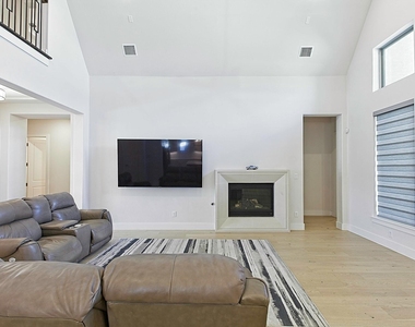 3041 Gaulding Drive - Photo Thumbnail 4