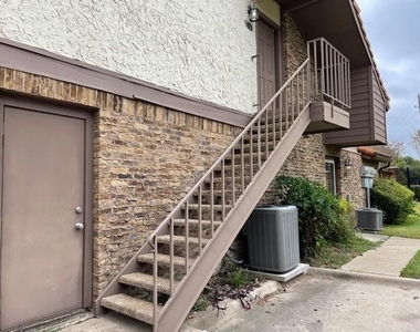 336 Melrose Drive - Photo Thumbnail 2