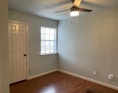 336 Melrose Drive - Photo Thumbnail 16