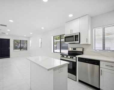 1009 14th Street - Photo Thumbnail 4