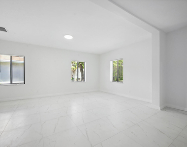 1009 14th Street - Photo Thumbnail 11