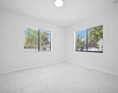 1009 14th Street - Photo Thumbnail 6