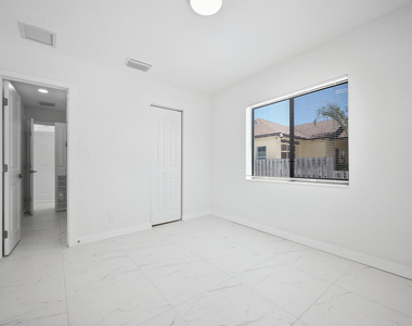 1009 14th Street - Photo Thumbnail 7