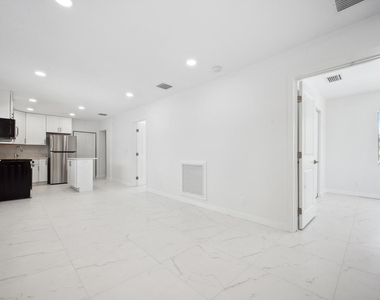 1009 14th Street - Photo Thumbnail 2