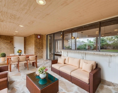 2209 Travis Drive - Photo Thumbnail 16