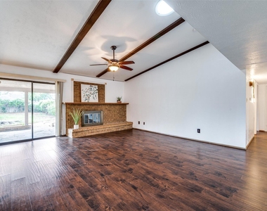 2209 Travis Drive - Photo Thumbnail 3