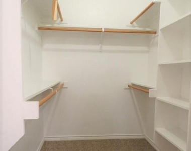 5547 Cecina Drive - Photo Thumbnail 11