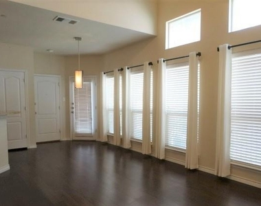 5547 Cecina Drive - Photo Thumbnail 4