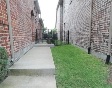 5547 Cecina Drive - Photo Thumbnail 2