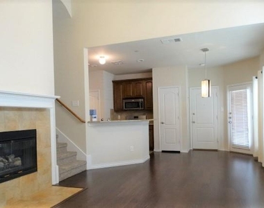 5547 Cecina Drive - Photo Thumbnail 3