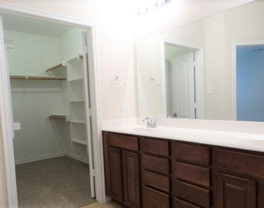 5547 Cecina Drive - Photo Thumbnail 10
