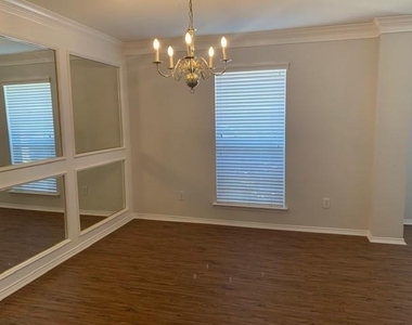 2420 Cimmaron Drive - Photo Thumbnail 3
