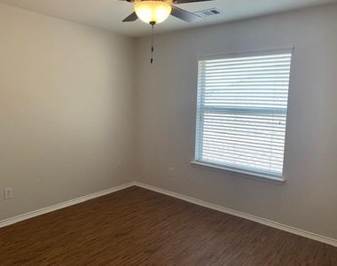 2420 Cimmaron Drive - Photo Thumbnail 21