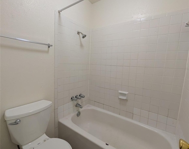 7431 Holly Hill Drive - Photo Thumbnail 9