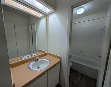 7431 Holly Hill Drive - Photo Thumbnail 8